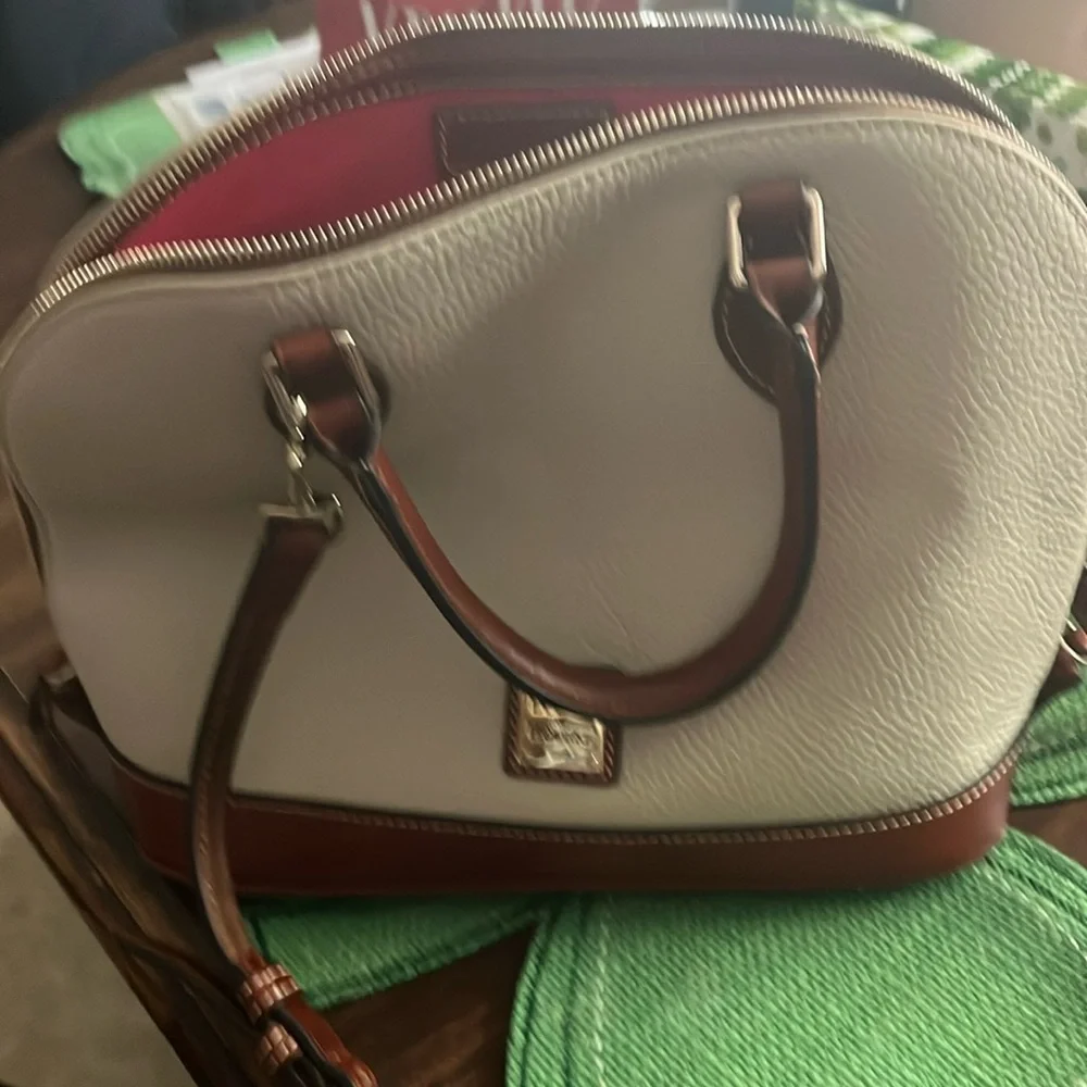 Dooney and Burke perfect condition satchel - Picture 1 of 6